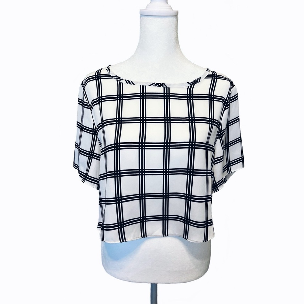NWD Cropped High-Low Keyhole Blouse | Minimalist Plaid Grid Check Pattern